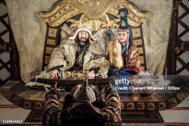 genghis khan warriors - mongoolse etniciteit stockfoto's en -beelden
