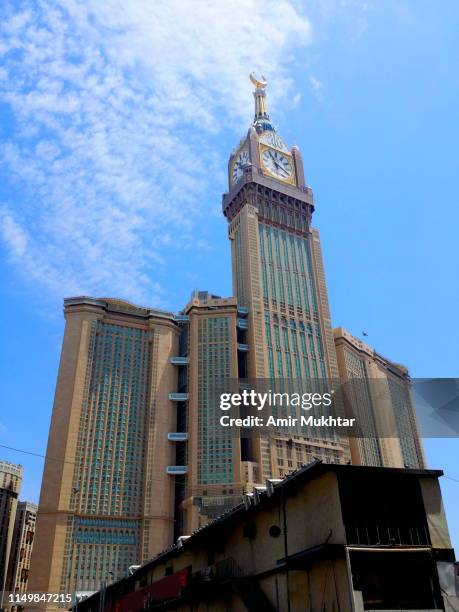 clock tower building in mecca (makah) city, saudi arabia - makkah clock tower stock-fotos und bilder