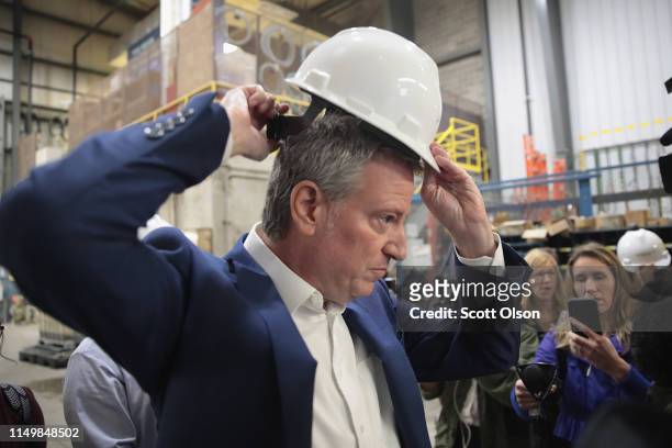 Democratic presidential candidate and New York City Mayor Bill De Blasio dons a hard hat for a tour of the POET Biorefinery during a campaign stop on...