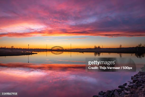 purple clouds sunset - arnheim stock-fotos und bilder