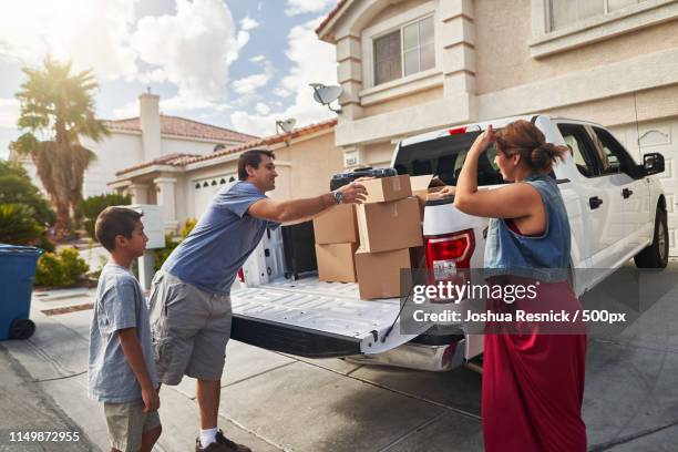 Loading Truck With 4 People Loaded Pickup Truck Photos and Premium High Res Pictures - Getty Images