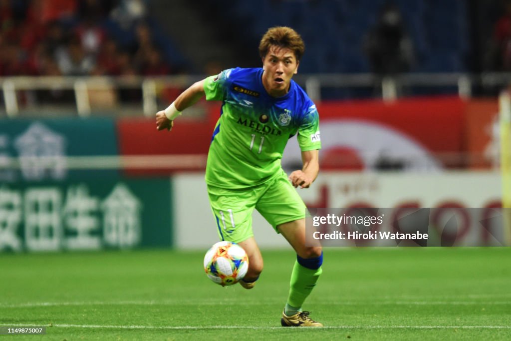 Urawa Red Diamonds v Shonan Bellmare - J.League J1