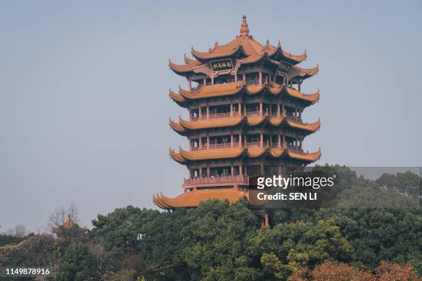 the yellow crane tower in wuhan, china - wuhan photos et images de collection