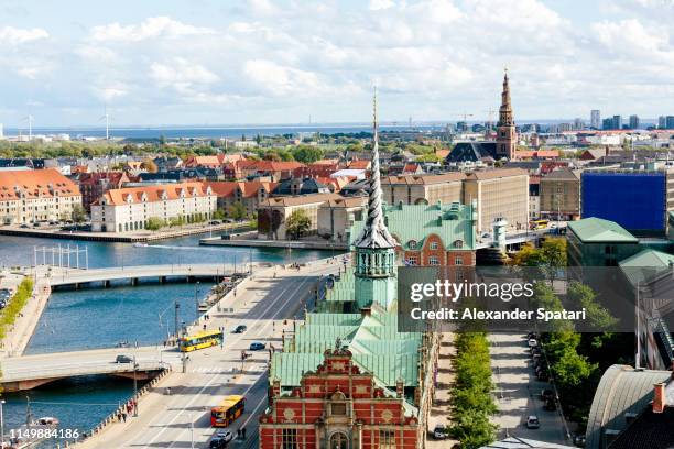 copenhagen cityscape on a sunny day - nordic landscape stockfoto's en -beelden