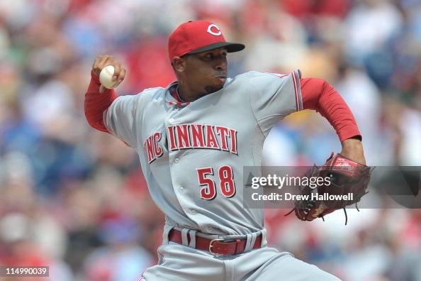 Daryl Thompson Pitcher Daryl Thompson of the Cincinnati Reds delivers a pitch during ...