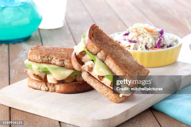 kyckling äpple smörgås - cheese salad bildbanksfoton och bilder