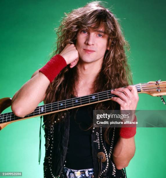 Bassist Tommy Caradonna von "White Lion", amerikanische Rockband, in München, Deutschland 1988. Tommy Caradonna, bassist of American rock band "White...