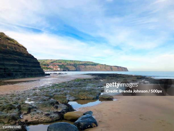 robin hoods bay - robin hood's bay imagens e fotografias de stock