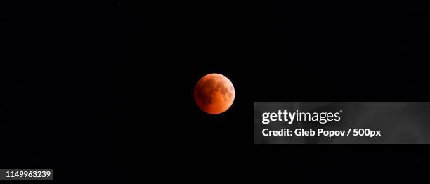 moon eclipse - eclipse-lunar-total imagens e fotografias de stock