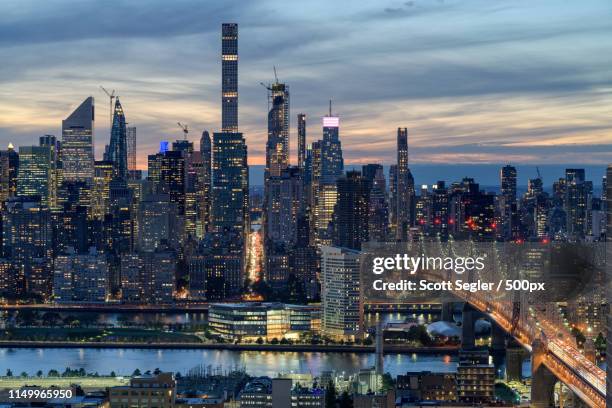 billionaire's row - long island city photos et images de collection