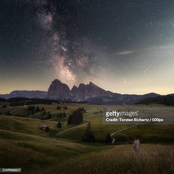 stargazer - rolling hills sun stockfoto's en -beelden