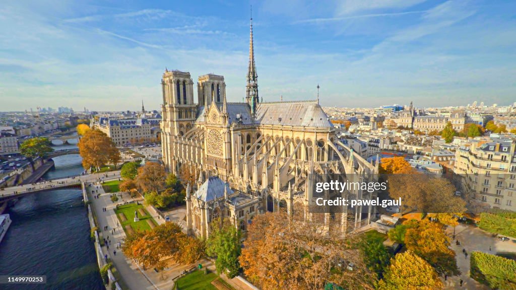Luftaufnahme der Kathedrale Notre Dame in Paris, Frankreich
