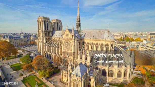 vista aérea da catedral de notre dame em paris, france - notre dame de paris - fotografias e filmes do acervo