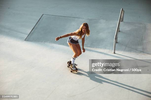 beautiful skater girl lifestyle moments in a skatepark - junior girl models stock pictures, royalty-free photos & images