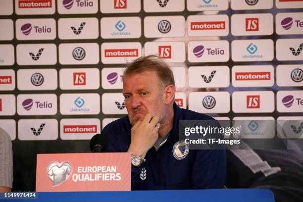 Head coach Robert Prosinecki of Bosnien Herzegowina looks on during the UEFA Euro 2020 Qualifier training session and Pressconference of Finland and...