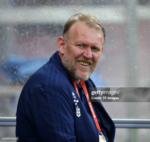 Head coach Robert Prosinecki of Bosnien Herzegowina looks on prior to the UEFA Euro 2020 Qualifier match between Finland and Bosnien Herzegowina at...