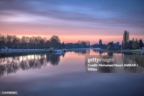 daybreak on joigny - yonne - fotografias e filmes do acervo