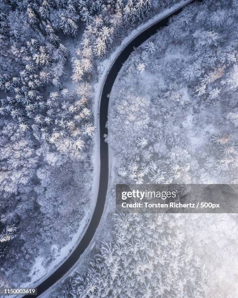 curvy road - snowy road stock-fotos und bilder