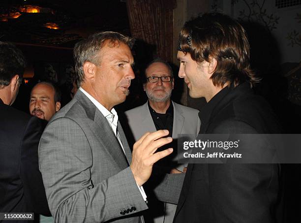 364 Ashton Kutcher Kevin Costner Photos & High Res Pictures - Getty Images