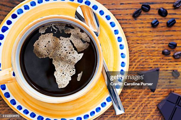 map of africa in coffee, coffee beans, chocolate - eerlijke handel stockfoto's en -beelden