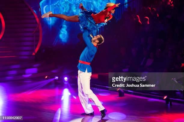 Ekaterina Leonova and Pascal Hens perform on stage during the 8th show of the 12th season of the television competition "Let's Dance" on May 17, 2019...