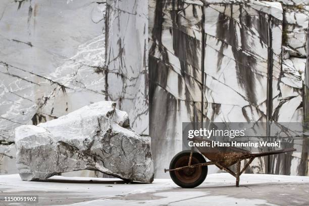abandoned marble quarry - marble quarry ストックフォトと画像