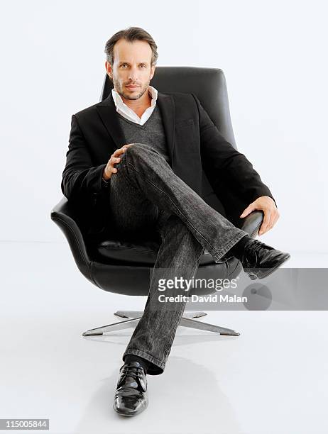 business man in black chair. - legs crossed at knee stock pictures, royalty-free photos & images
