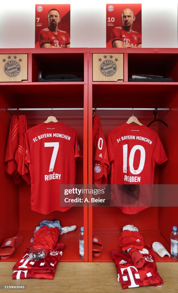 FC BAYERN MÜNCHEN Kapitänsbinde EUR 12,95 - DE FC BAYERN MÜNCHEN Kapitänsbinde EUR 12,95 - DE