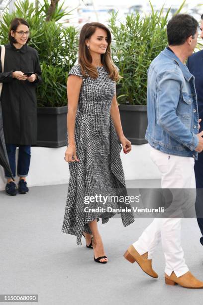 Penelope Cruz attends the photocall for "Pain And Glory " during the 72nd annual Cannes Film Festival on May 18, 2019 in Cannes, France.