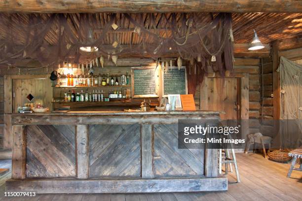 bar with a rustic decor - bank counter old stockfoto's en -beelden