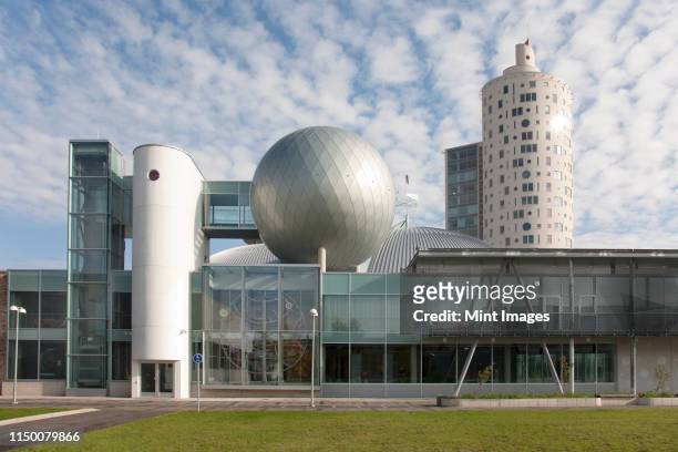 modern building architecture - museum exterior stock pictures, royalty-free photos & images