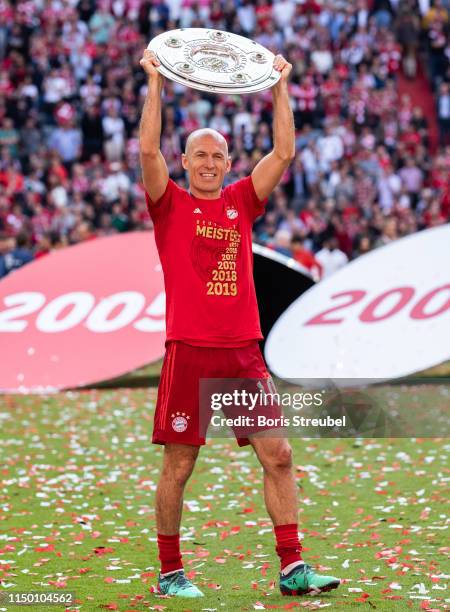 Arjen Robben of FC Bayern Muenchen celebrates with the trophy following the Bundesliga match between FC Bayern Muenchen and Eintracht Frankfurt at...