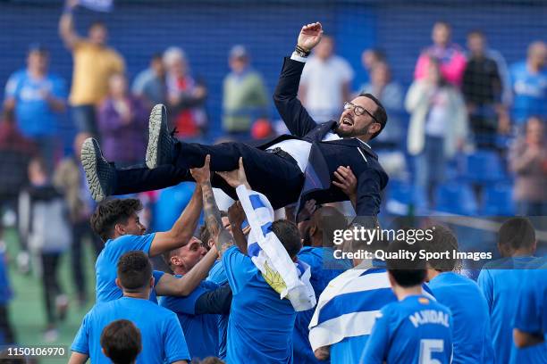 Players keep coach after the La Liga match between Getafe CF and Villarreal CF at Coliseum Alfonso Perez on May 18, 2019 in Getafe, Spain.