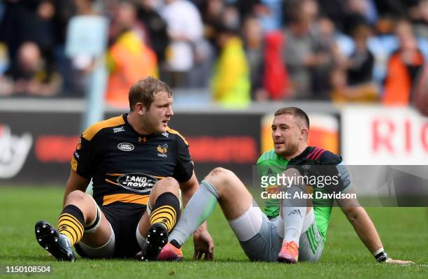 Joe Launcbury of Wasps sits with a dejected Mike Brown of Harlequins after the final whistle during the Gallagher Premiership Rugby match between...