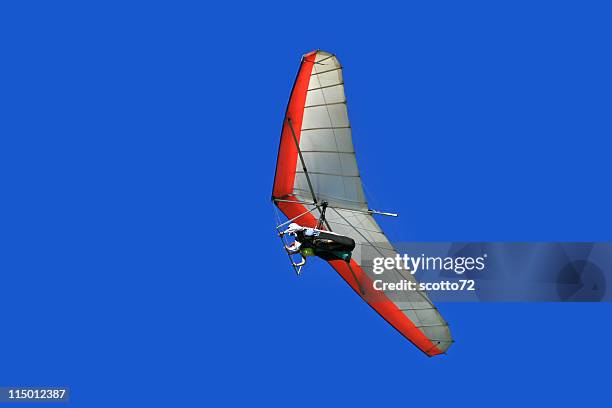 hangglider rouge - deltaplane photos et images de collection