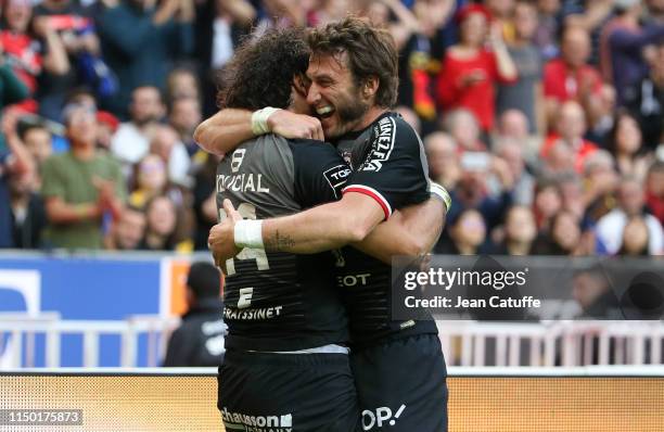 Yoann Huget of Stade Toulousain celebrates with Maxime Medard scoring a try during the Top 14 Final match between Stade Toulousain and ASM Clermont...