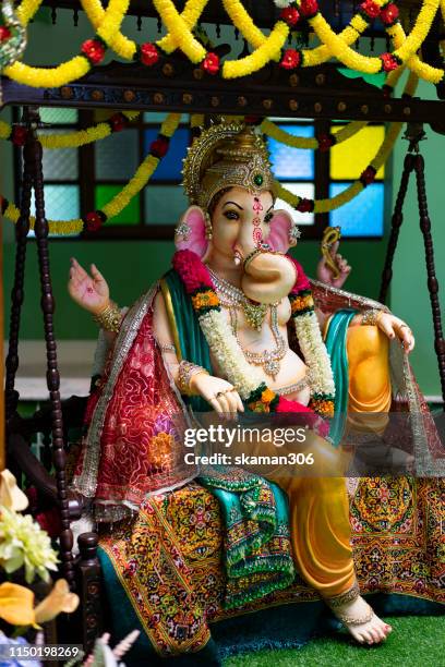 close up beautiful hindu god ganesha statue god of success - ganesh chaturthi fotografías e imágenes de stock