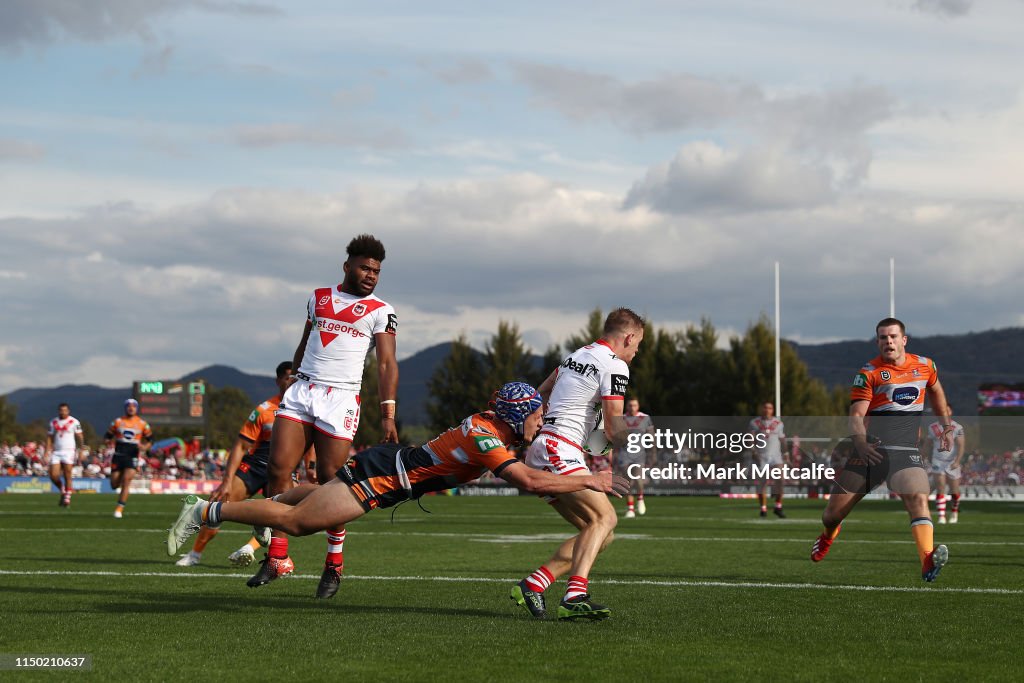 NRL Rd 10 - Dragons v Knights