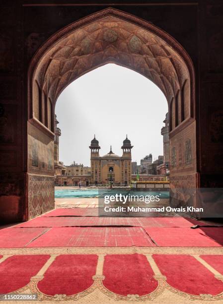 masjid wazir khan, lahore, pakistan - lahore pakistan stock-fotos und bilder