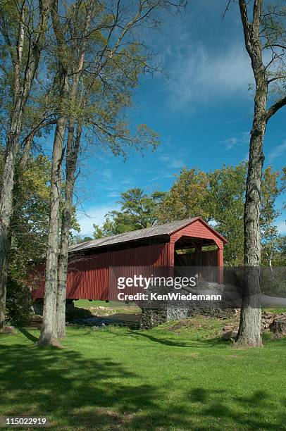 poole forge puente cubierto - lancaster county pennsylvania fotografías e imágenes de stock