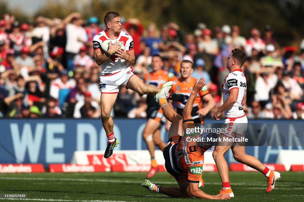 NRL Rd 10 - Dragons v Knights