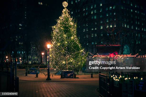 madison square park at christmas time - new york christmas stock-fotos und bilder