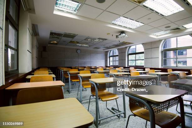 empty classroom or lecture hall - empty lecture hall stock pictures, royalty-free photos & images