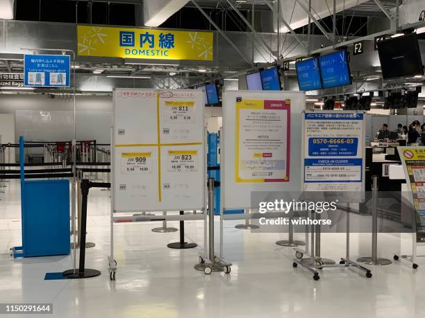成田国際空港第3ターミナルのバニラエアー - バニラエア ストックフォトと画像