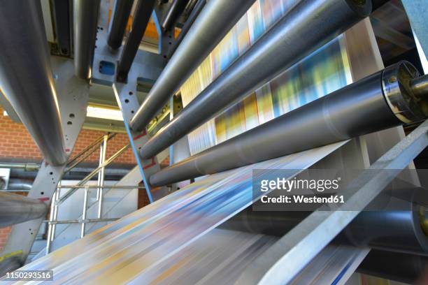 printing machine in a printing shop - printing stock-fotos und bilder