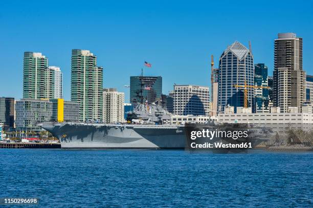 usa, california, san diego, skyline of san diego with the uss midway, aircraft carrier - navy pier stock pictures, royalty-free photos & images