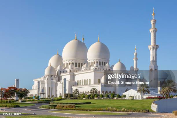 sheikh zayed grand mosque in abu dhabi - sheikh zayed mosque stock pictures, royalty-free photos & images