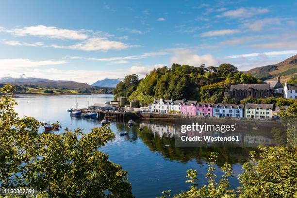 united kingdom, scotland, colorful houses in portree, isle of skye - isle of skye stock pictures, royalty-free photos & images