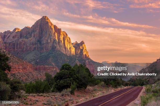 gorgeous sunset over watchman mountain in zion national park, utah, usa - parque nacional zion fotografías e imágenes de stock