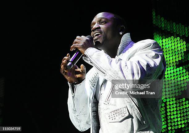 Akon Rapper Concert Usher Akon In Concert Photos and Premium High Res Pictures - Getty Images